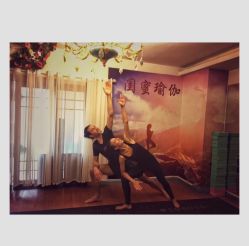 -闺蜜瑜伽·普拉提女性塑形馆