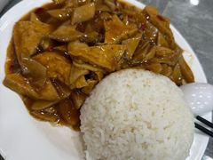 杏鲍菇烧豆腐盖饭-臻味斋