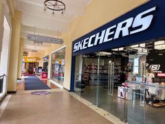 -王府井奥莱临潼小镇(临潼店)