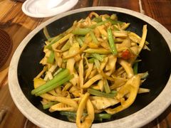-霄汉牛三鲜湖北砂锅菜(万松园2店)