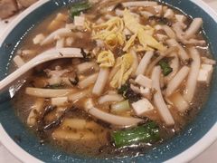嵊州豆腐汤年糕-咬不得高祖生煎·简餐(赛银国际店)