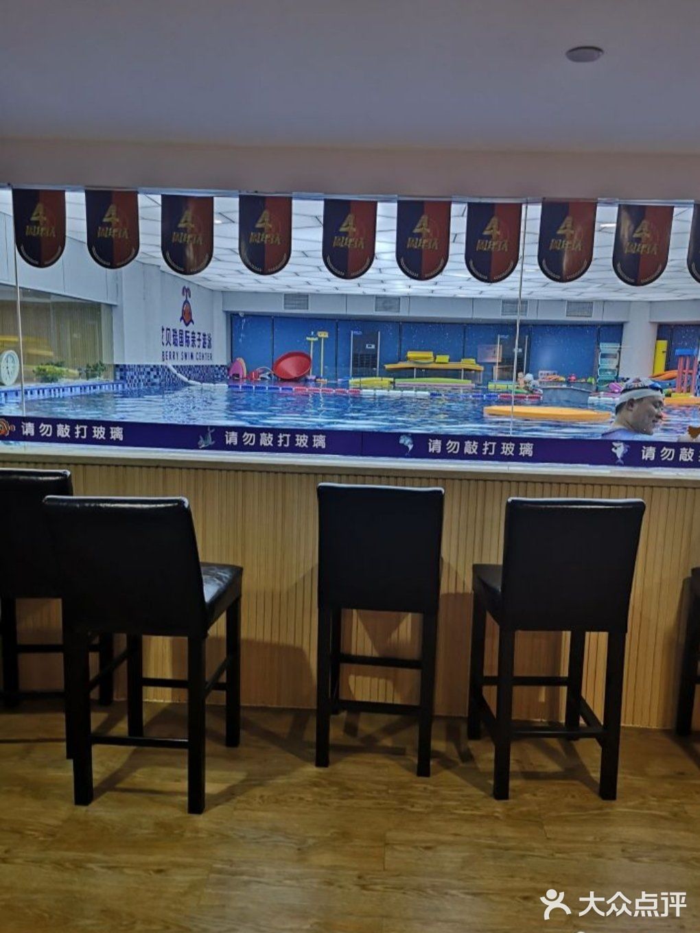 天气那么热～来这游泳一定超爽吧！