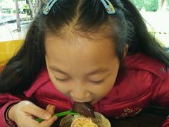 -莓园冰淇淋店