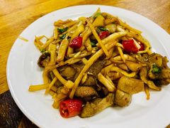 酸笋炒五花肉-牛八宝桂林米粉(八里庄店)