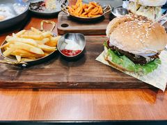 鲜香蘑菇牛肉汉堡-魏斯理汉堡(西安沣东吾悦店)