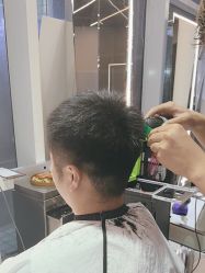 -PE SALON 