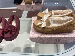 -UGG(燕莎奥特莱斯购物中心店)