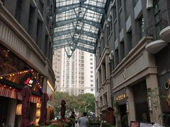 -证大·大拇指广场-地面停车场