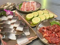 -围炉肉舍丹东海鲜烤肉·烤活鳗(步行街店)