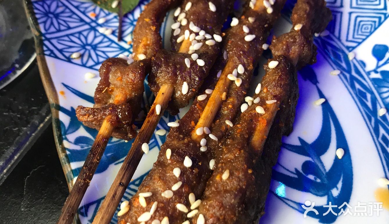 以为是沙拉酱，吃起来有芥末的味道，还不错的说