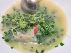 -帅巴人舅母子腊蹄民俗村