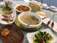 -马尔龙新疆饭店·清真(瑞景店)