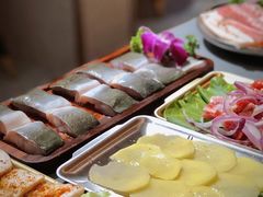 -围炉肉舍丹东海鲜烤肉·烤活鳗(步行街店)