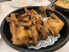 沙姜乳鸽-东江渔村·古典园林·30年粤菜老字号(太和店)