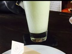牛油果奶昔-彳亍咖啡·这里(水湾路店)