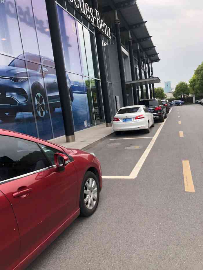 上海越星奔驰4s店-"要感谢那个骂我不努力好好拍牌的人,是我让.