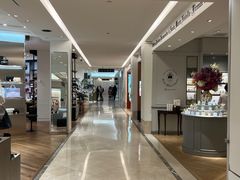 -乐蓬马歇百货公司(Rive Gauche)