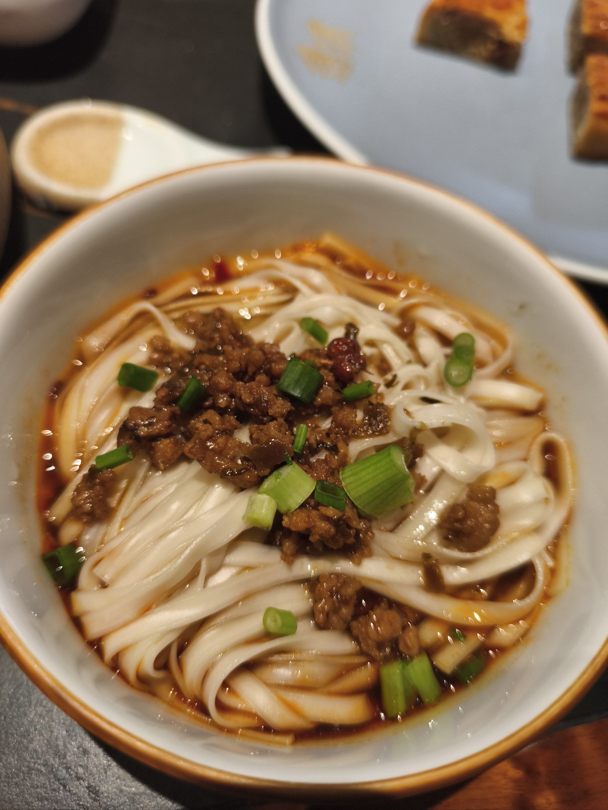 成都面条都开始变成棍棍面了嘛