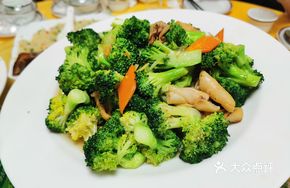 Steamed Broccoli with Fresh Squid