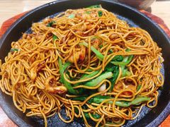 咸蛋黄虾仁海鲜炒面-样样体面(宝安支路店)