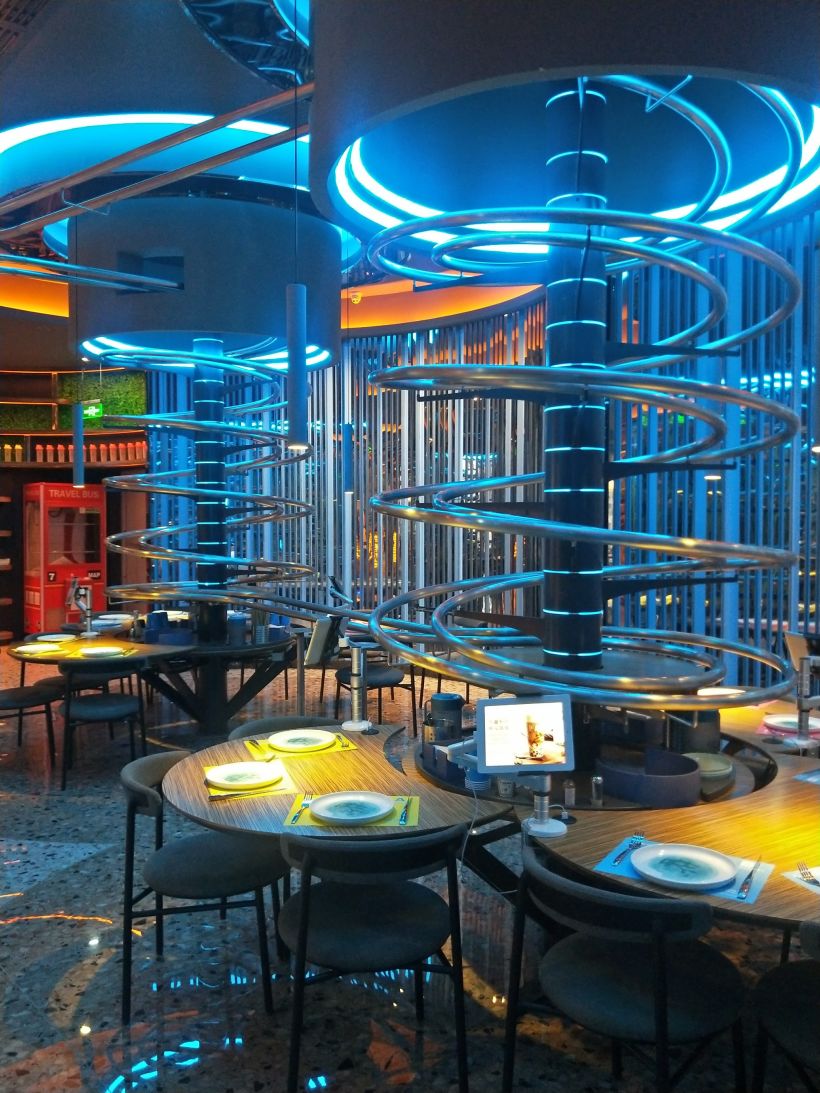 科技感十足的餐厅图片