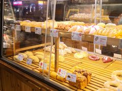 面包甜点陈列柜-BROAD面包路·欧式面包(龙湖时代C馆店)