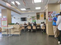 大堂-华莱士·全鸡汉堡(五爱道店)