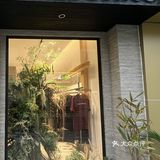 在服装店里喝咖啡☕️