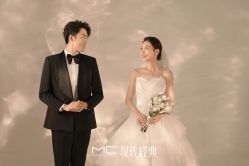 -现代经典婚纱摄影