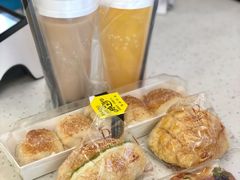 -顶东面包花园·生日蛋糕(世博店)