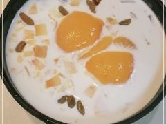 -志龙皇冠吃货椰子铺