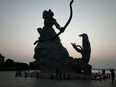-巴陵广场