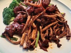 茶树菇肥牛粒-八府香鸭·啫啫煲(华山路店)