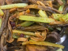 -丹水桥地锅鱼·翘嘴鲌·地方特色全鱼宴(丹江口大坝店)