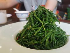 炝拌沙葱-哈啾嗨·新概念蒙餐(红星新城店)