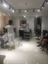 点击看大图 大厅-TRIMS HAIR 修剪造型·烫染接发