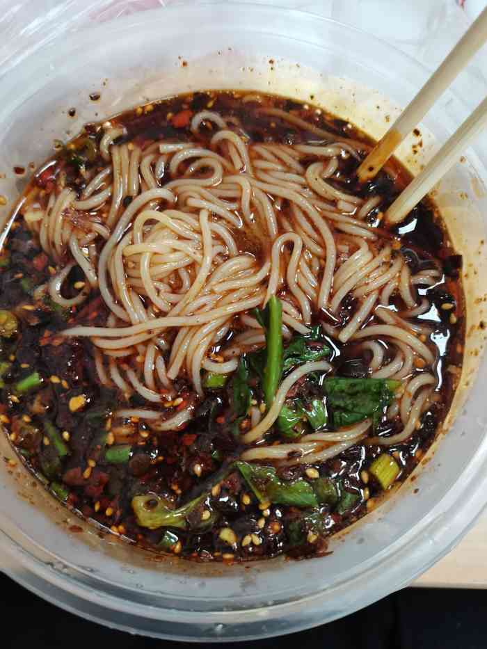 瓜瓢面(小龙坎店)-"瓜瓢面离我家很近,就在家对面.我家儿子酷.