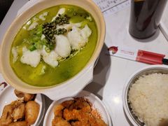 -渝是乎酸菜鱼·川渝小炒(新世界百货望京店)
