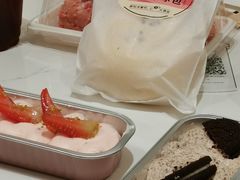 奥利给草莓盒子-奈雪的茶(中华广场店)