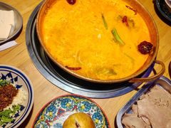 -洱火云南酸菜牛肉火锅(石景山当代商城店)