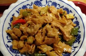 Bell Pepper and Bamboo Shoot Stir-fry with Pork Slices