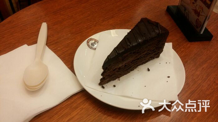 三层巧克力蛋糕