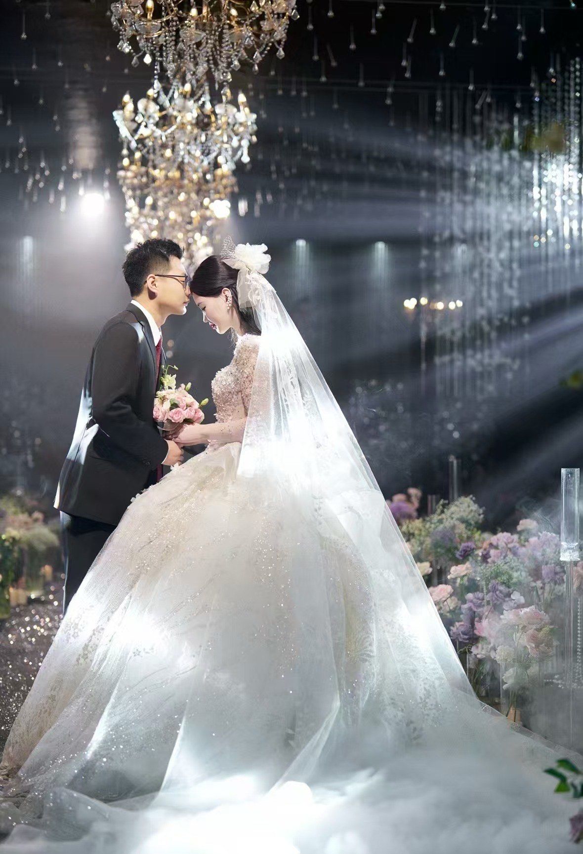 的,所以直接抄作业了,婚纱款式都特别喜欢,服务也很热情,婚礼完美礼成