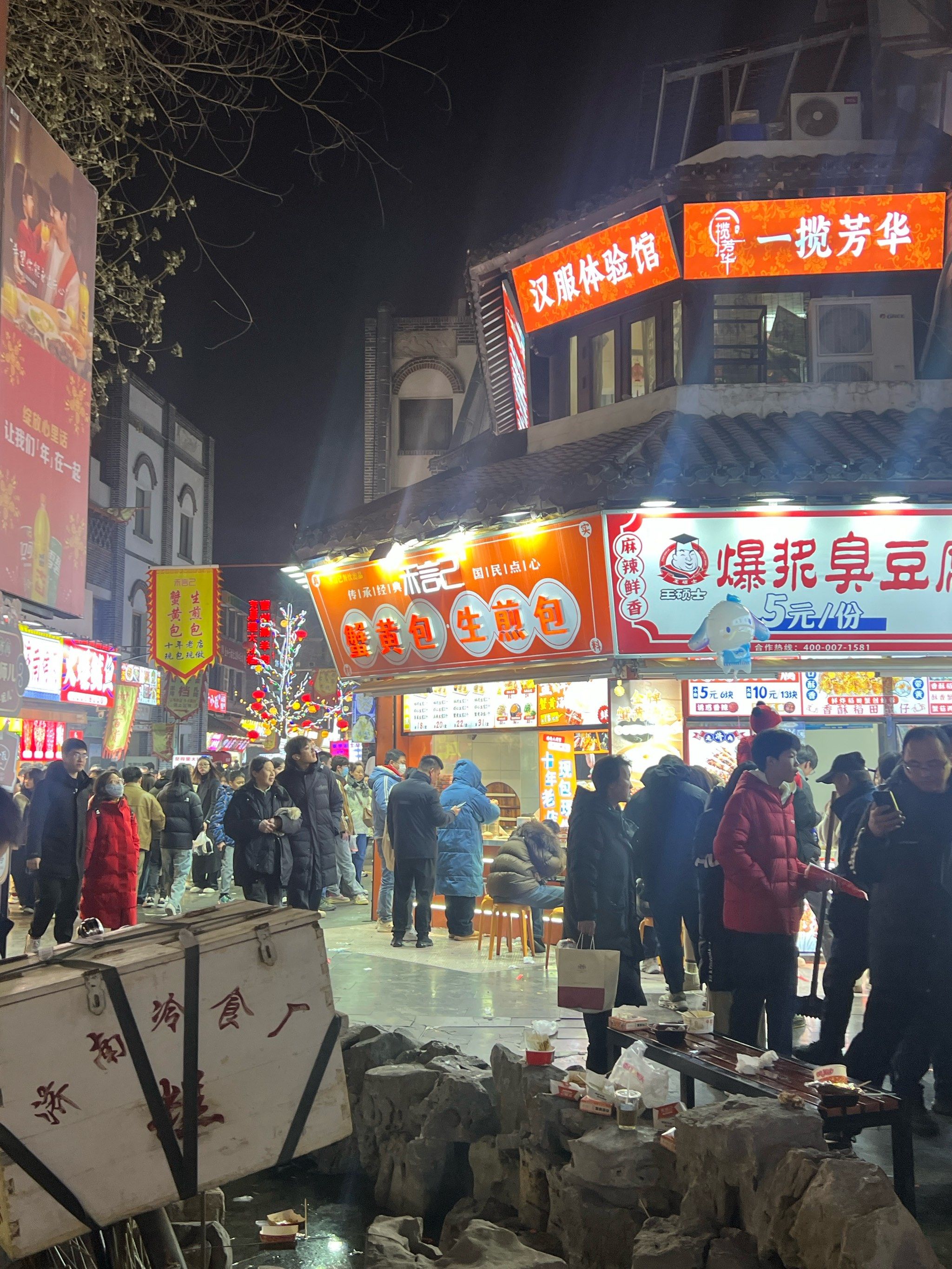不错 夜市美食街还是很大的 东西比较多