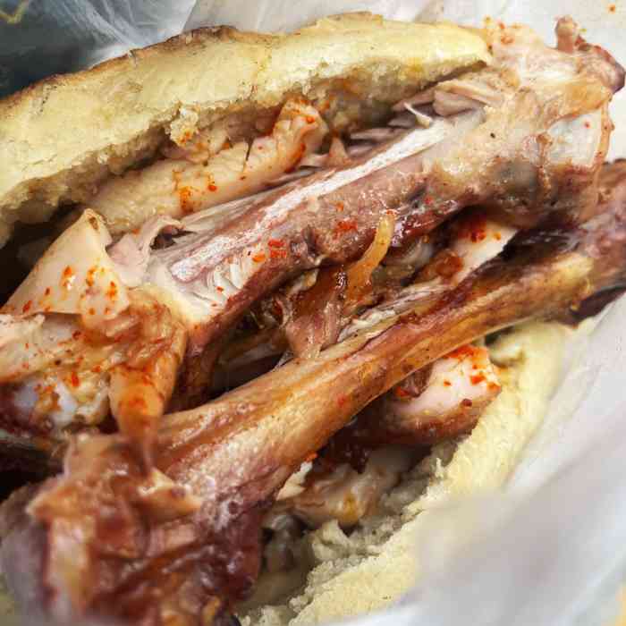 曹记焖烤鸡腿-"一点都不好吃,难吃的要死.我感觉还是旁边.