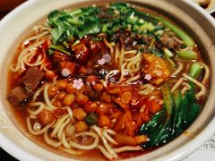 张飞牛肉面-爆炸头阿姨小四川正宗川味小吃(无任何分店)
