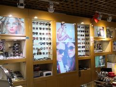 -三叶眼镜城批发市场(上海火车站店)