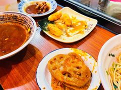-爆炸头阿姨小四川正宗川味小吃(无任何分店)