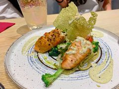 香煎三文鱼配罗勒青酱意面-就是卷儿Wrap and Roll(宣化路店)