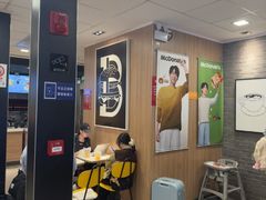 -麦当劳(上海虹桥站30B检票口楼上)